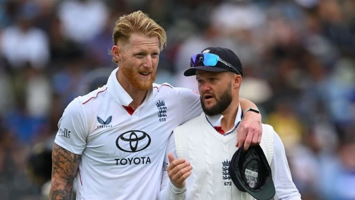 ইং‌লিশ ক্রিকেটার‌দের মদ্পান বিতর্ক, ডাকেটসহ সতীর্থদের রক্ষার চেষ্টায় বেন স্টোকস  